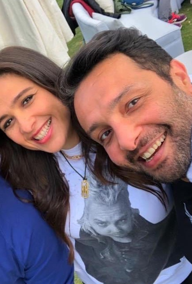 ياسمين عبد العزيز وشقيقها