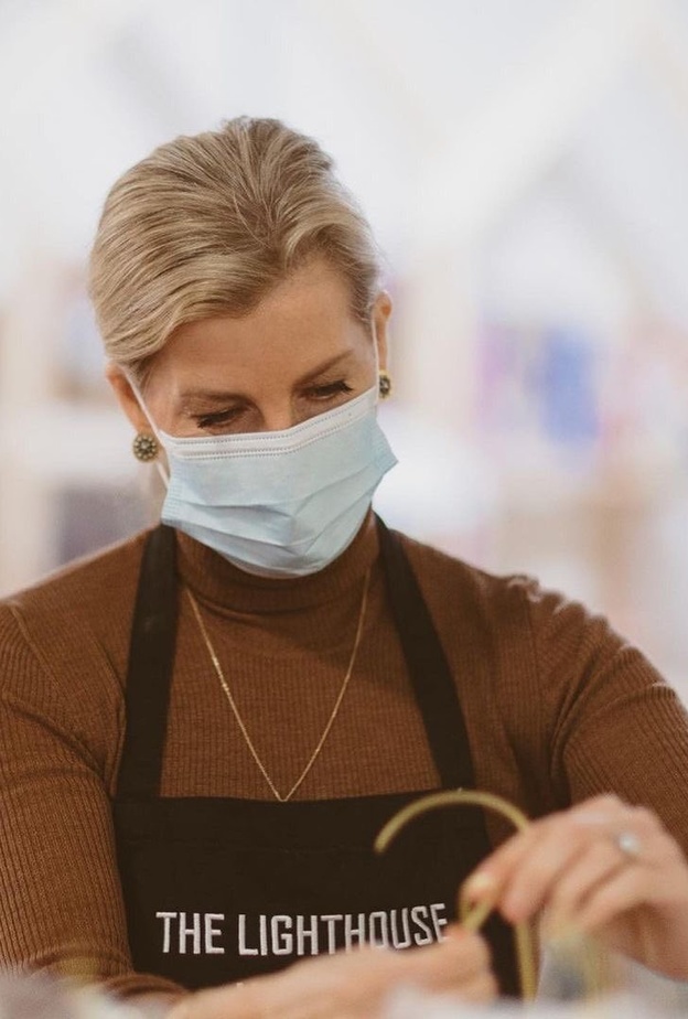 كونتيسة وسكس تشارك في إعداد طرود طعام أعياد الميلاد للأطفال