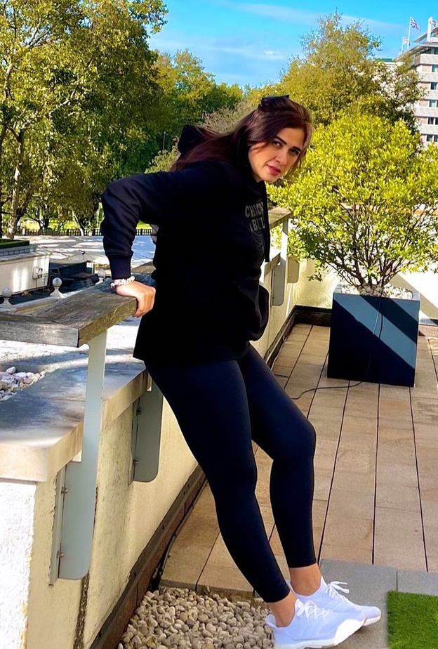 ياسمين عبد العزيز تعود لنشر يومياتها على انستغرام بعد تعافيها.