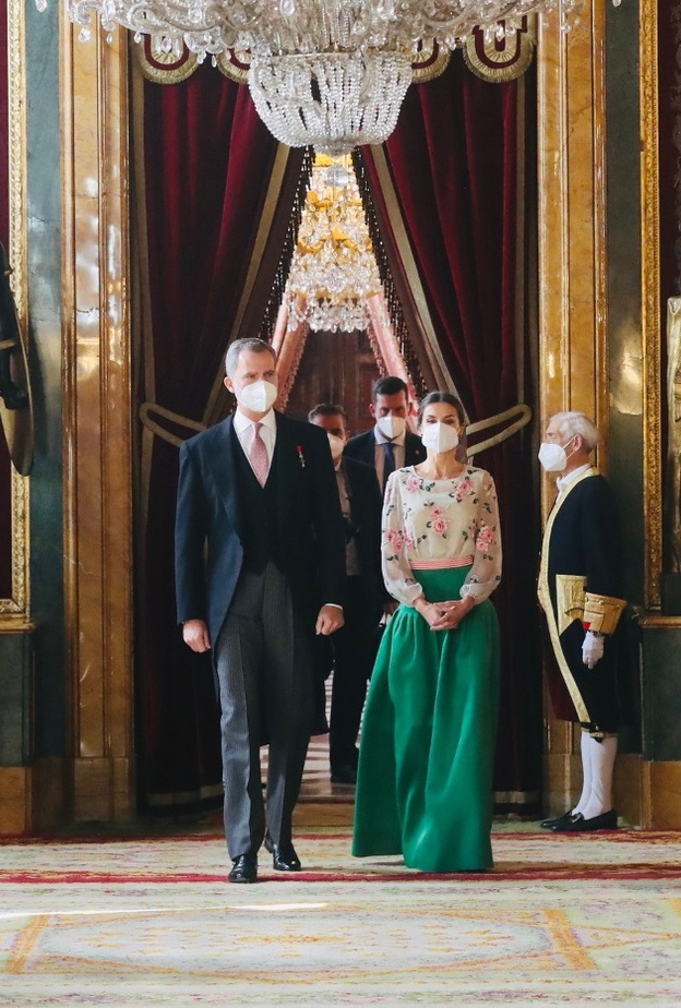 أحدث إطلالات الملكة ليتيزيا بفستان لحماتها الملكة صوفيا من عام 1977 بعد إعادة تدويره