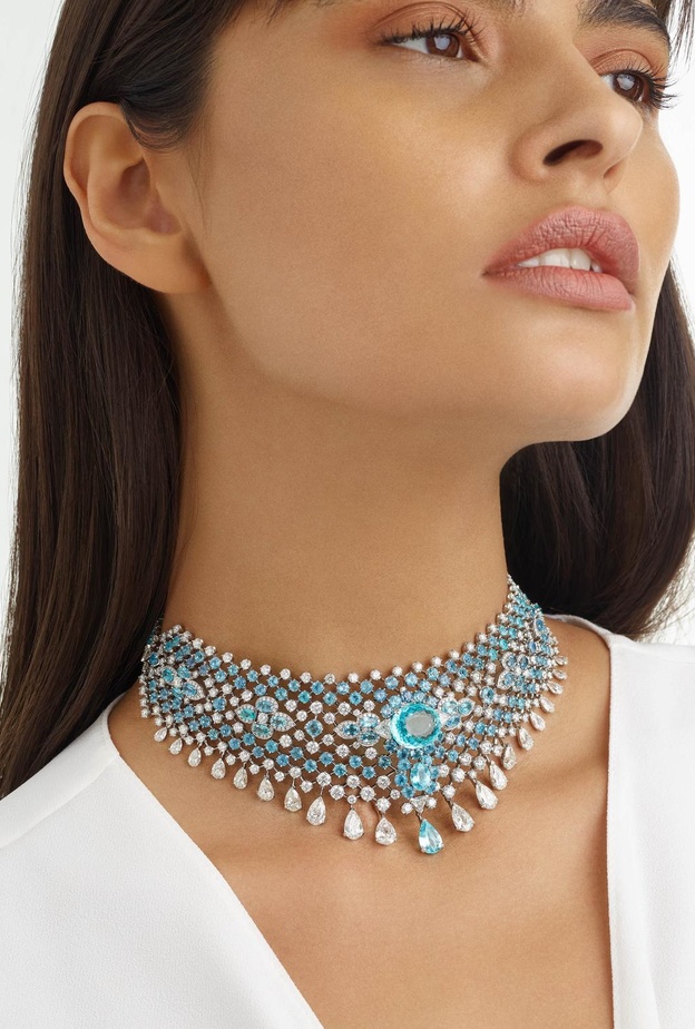 أروع القلادات الضيقة من أحدث مجموعات المجوهرات