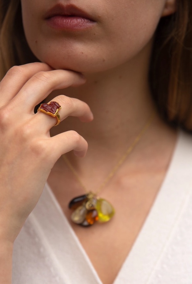 أروع المجوهرات ذات النقوش البارزة