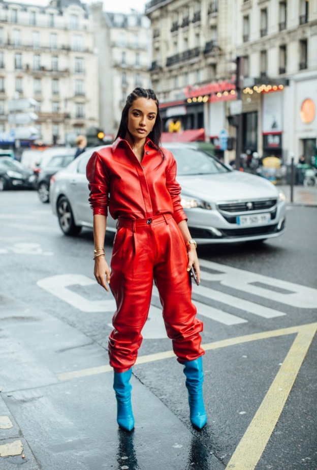 نصائح ذهبية لارتداء اللون الأحمر 