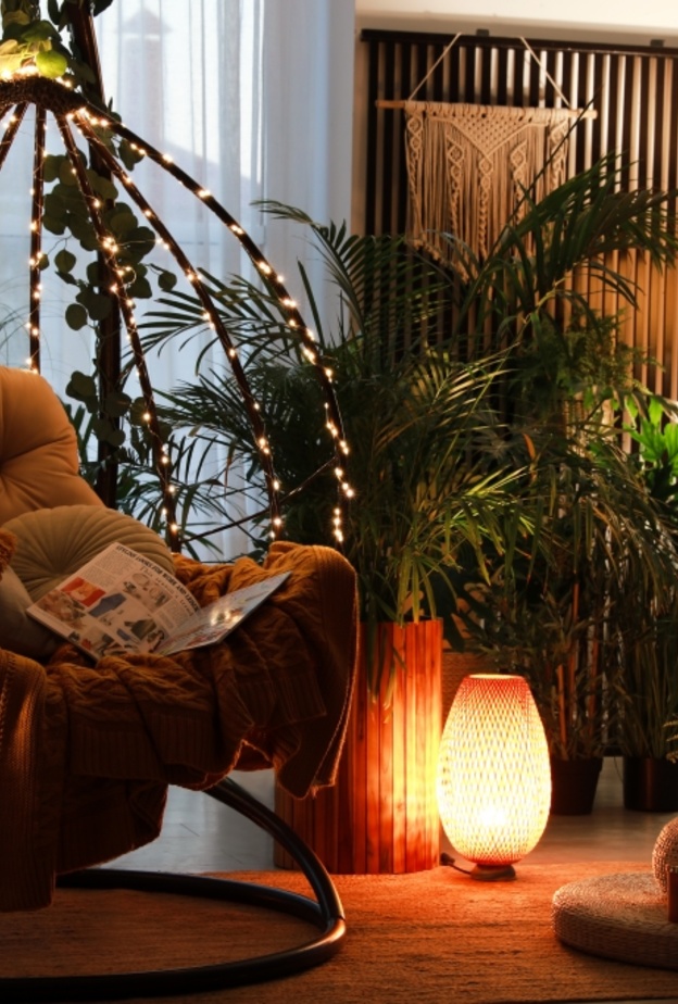 إنارة زاوية في غرف المعيشة بأسلوب مريح يدعو للاسترخاء