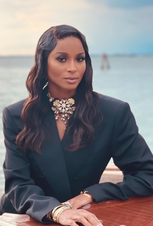 اطلالة Ciaraبالمكياج السموكي - الصورة من صفحة Rob Zangardi على انستغرام