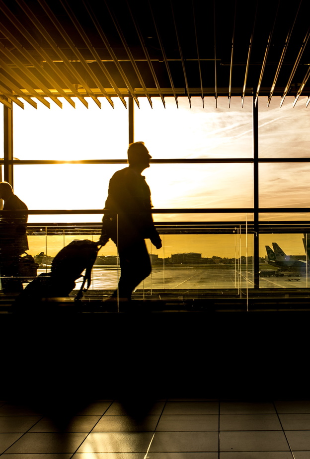 التغلب على فرق التوقيت أثناء السفر لتجنب المتاعب الصحية بواسطة hippopx