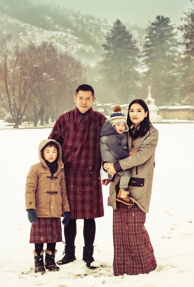 العائلة المالكة في بوتان تصدر صورة جديدة لشهر يناير 2022