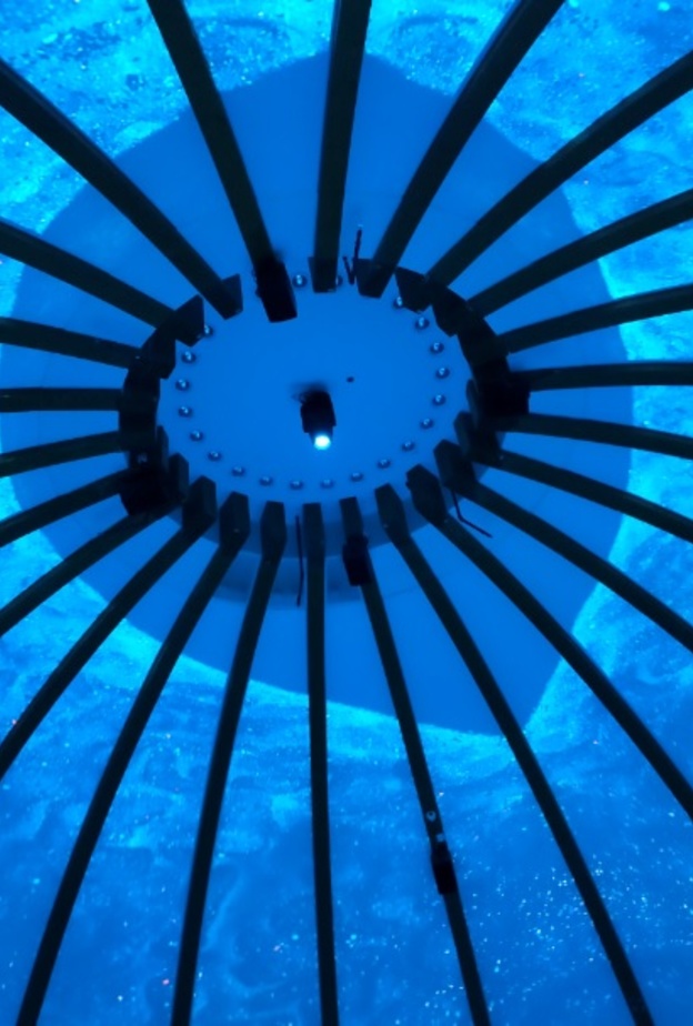 القبة الزجاجية المائية