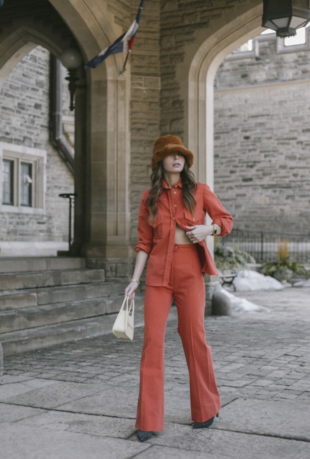 القميص الطويل ستبدو رائعة على النساء طويلات القامة