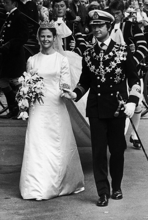 الملكة سيلفيا زوجة ملك السويد بفستان الزفاف