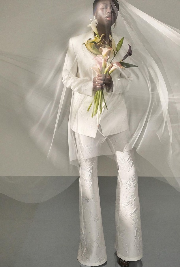 بدلات من أسبوع الموضة العرائسي انستقرام@kaviargauche_official