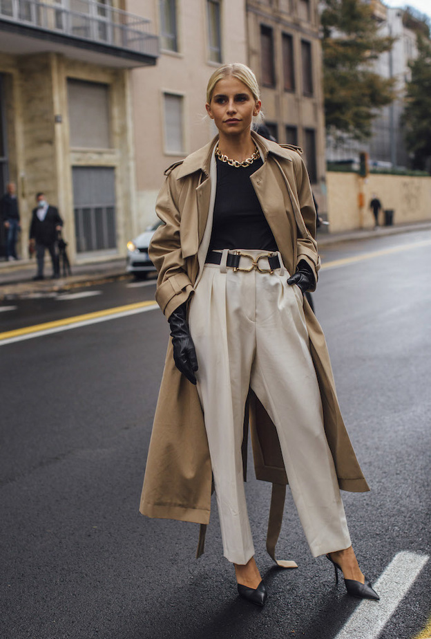 اطلالات شبابية في البنطلون البيج لمختلف المناسبات