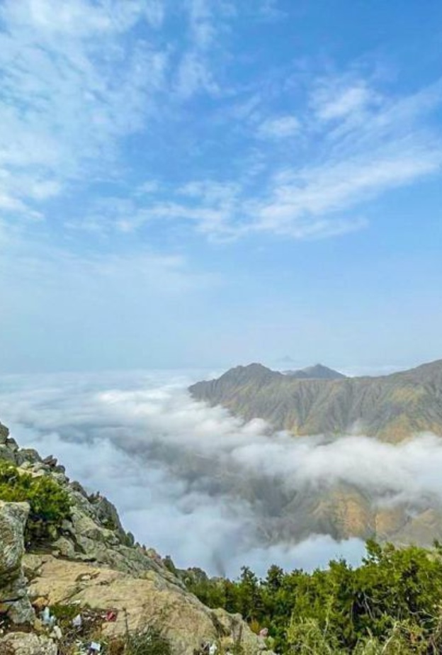 جبال السروات ومشهد خلاب للجميع.