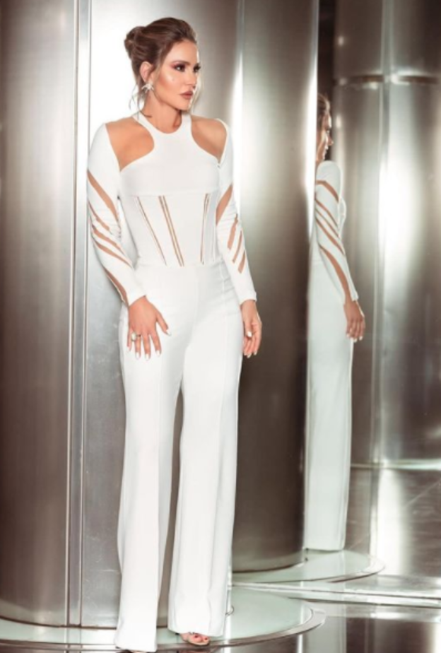 صور اجمل اطلالات النجمات العربيات باللون الابيض مؤخراً بين الأناقة والعصرية