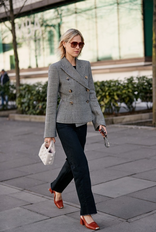 أبرز الأفكار لتنسيق البليزر مع البنطلون لمختلف المناسبات 