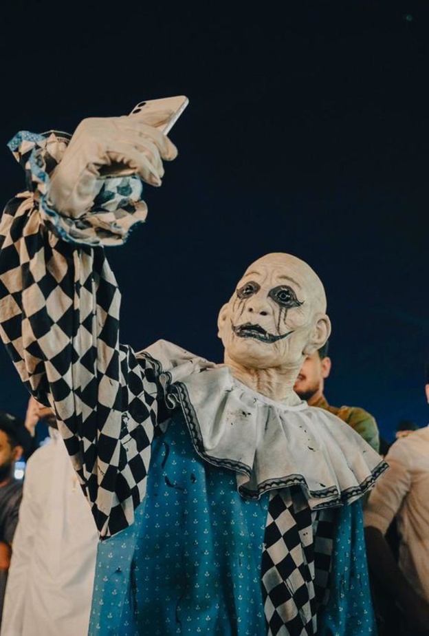 سعوديات يبدعن في تقنيات المكياج السينمائي لصناعة ترفيه الرعب والأشباح لزوار موسم الرياض