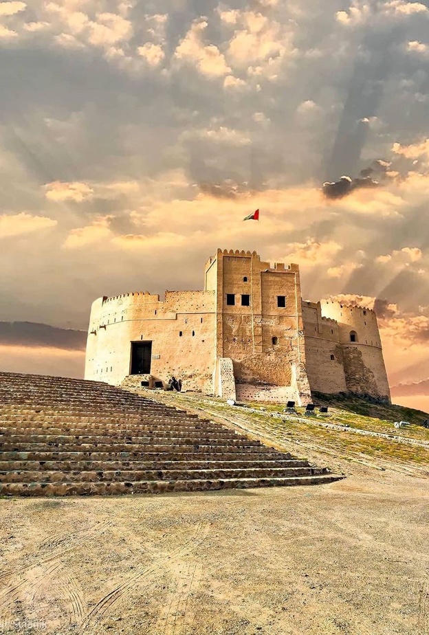 شموخ قلعة الفجيرة - المصدر @fuj8888.