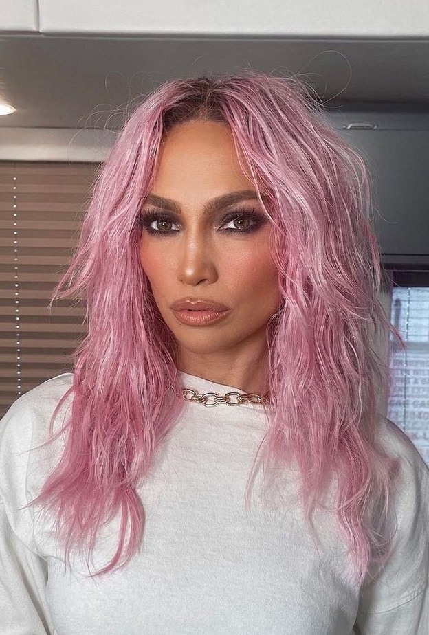 صبغات شعر غير إعتيادية اعتمدتها النجمات العالميات مع بداية عام 2022