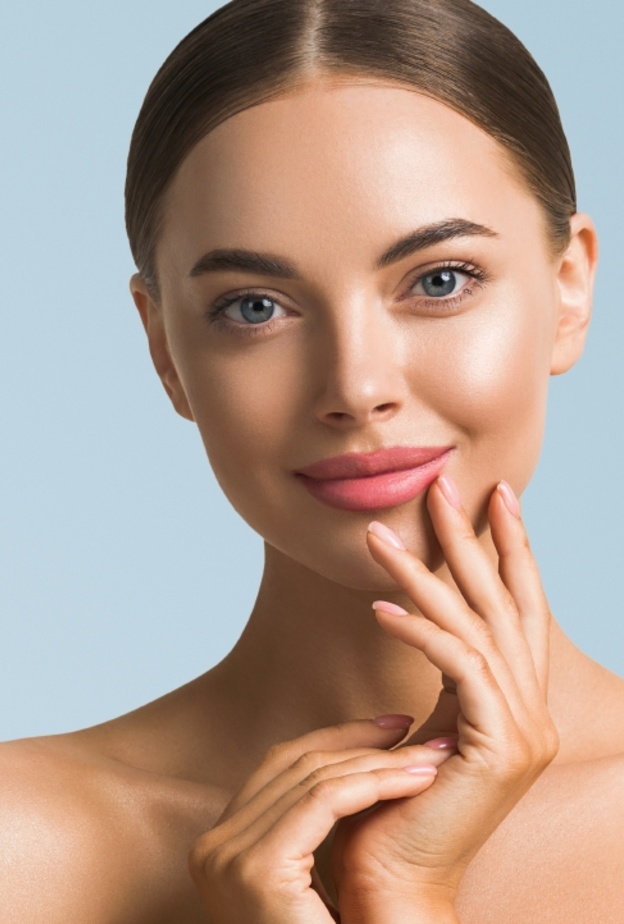 الفيلر تقنية غير جراحية مناسبة لتجديد مرونة الجلد وشد الذقن