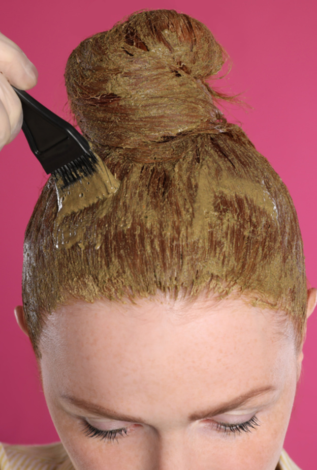 طريقة تثبيت الحناء على الشعر لأطول فترة ممكنة