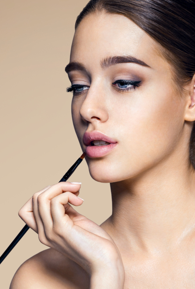 نصائح لتطبيق احمر الشفاه