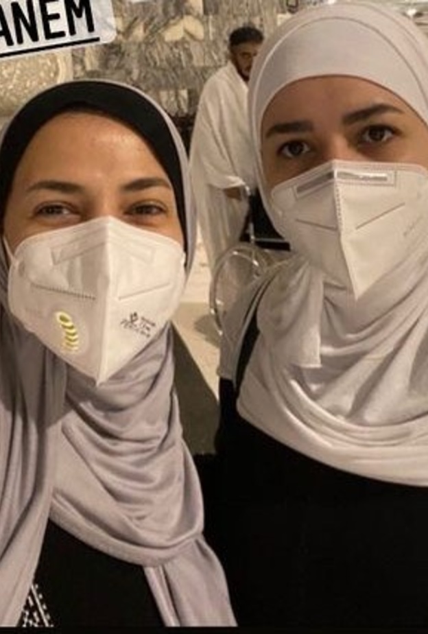 نجوم استقبلوا العام الجديد 2022 بتأدية العمرة وتتصدرهم دنيا وايمي سمير غانم 