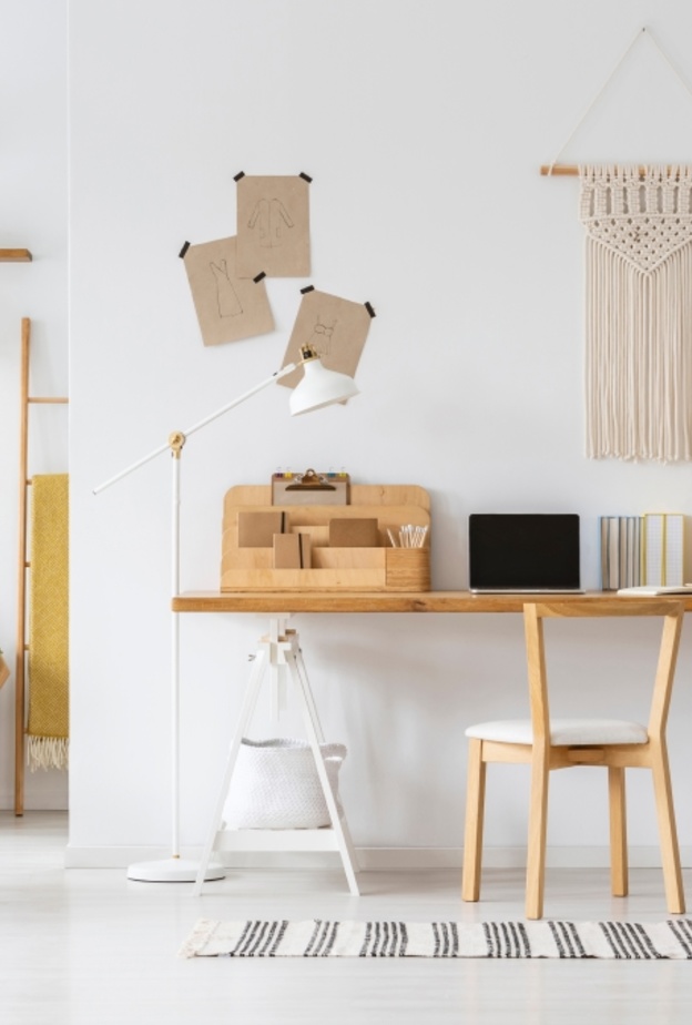 فراغ على جدار منزلك يوفر مساحة للمكتب المنزلي