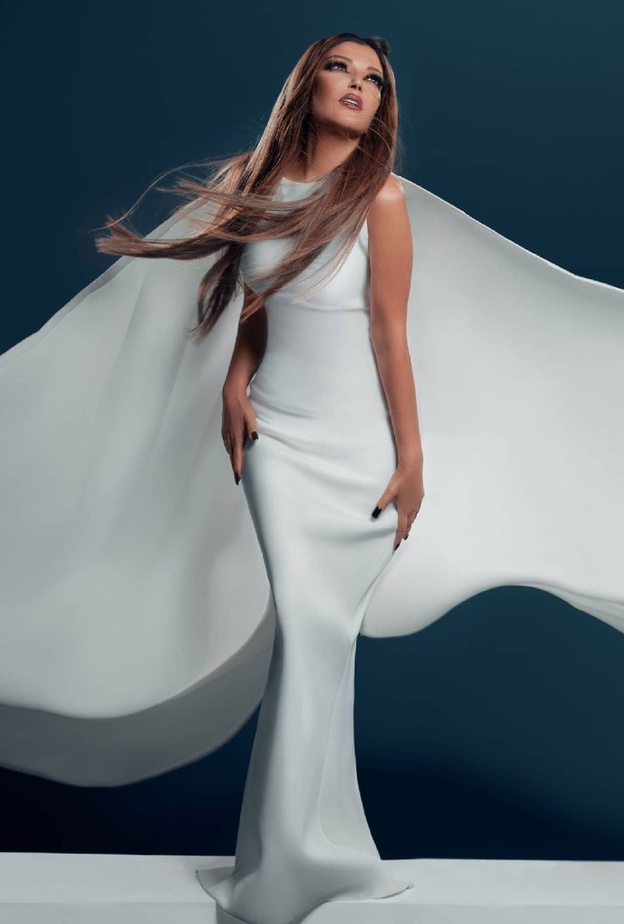 فساتين خطوبة باللون الابيض انستقرام@samirasaid