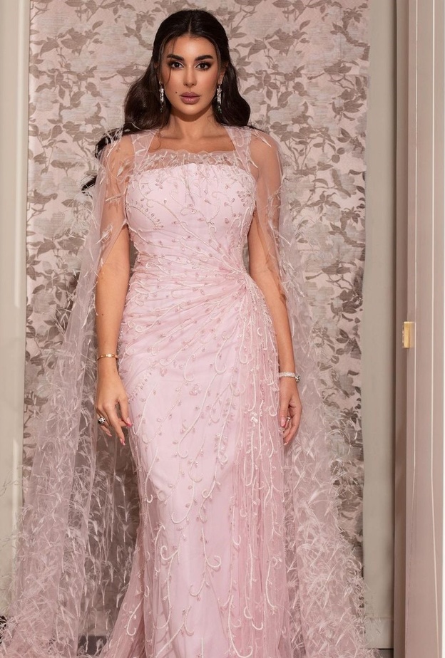 فساتين خطوبة باللون الزهري انستقرام@yasmine_sabri