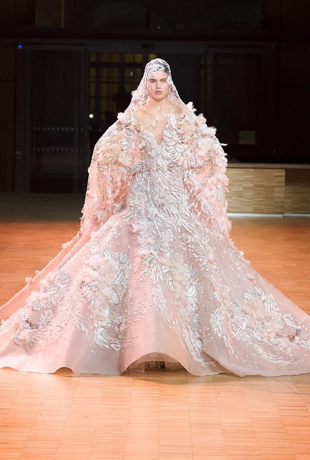 فساتين زفاف من أسبوع الموضة انستقرام@eliesaab