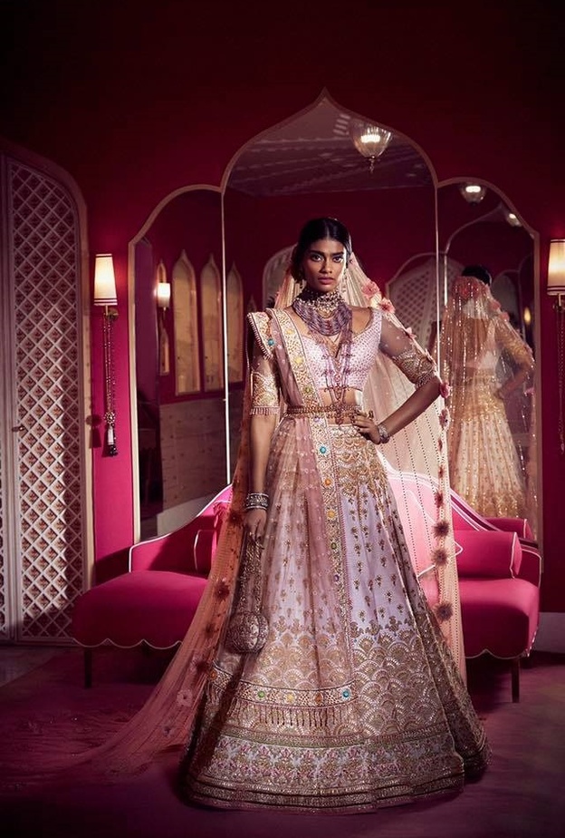 فساتين زفاف هندية انستقرام@taruntahiliani