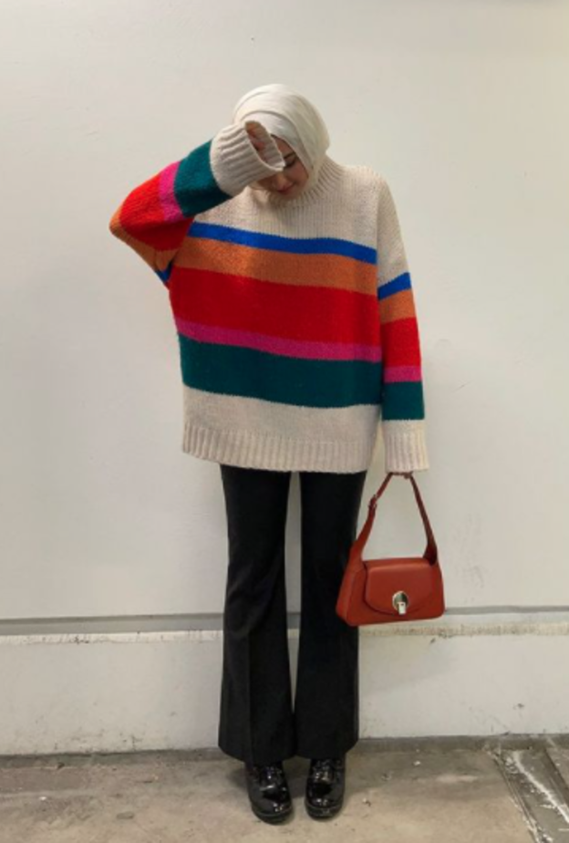 افكار لارتداء الكنزات الصوف مع الحجاب في شتاء 2022