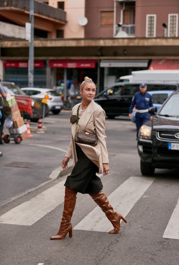 أفكار عصرية لتنسيق التنورة الميدي لمختلف المناسبات 