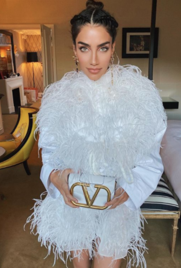 افكار لتنسيق اللون الابيض في الملابس مستوحاة من جيسيكا قهواتي