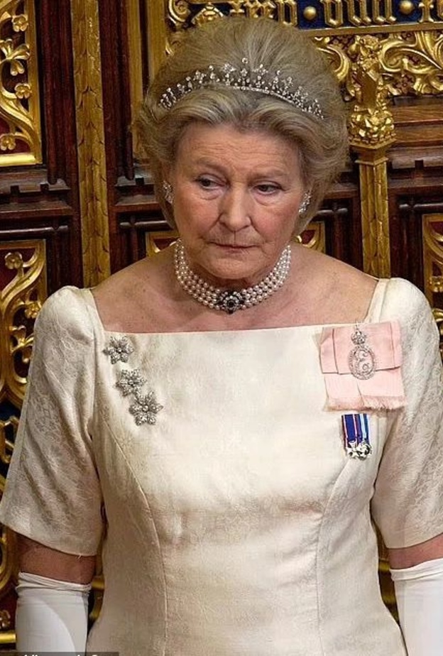 ليدي فارنهام صديقة الملكة ووصيفتها