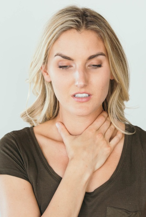 ما هي أسباب حساسية الحلق وما هي أنواعها