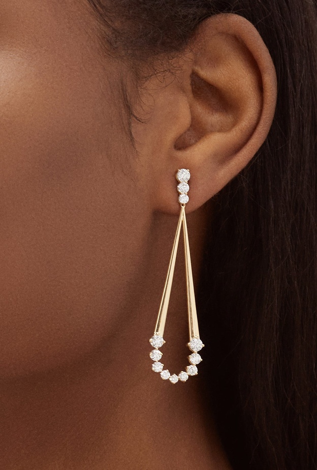 موديلات أقراط ذهب طويلة لأناقتك في المساء