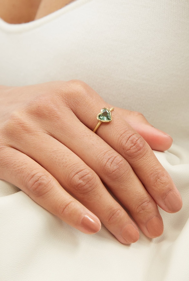 موديلات خواتم ذهب رقيقة لأناقتك في نهار الشتاء