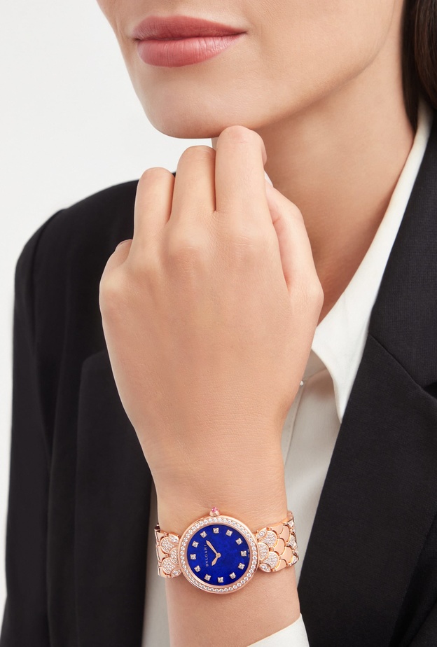 موديلات ساعات نسائية ذهب لاطلالة متوهجة بالبريق