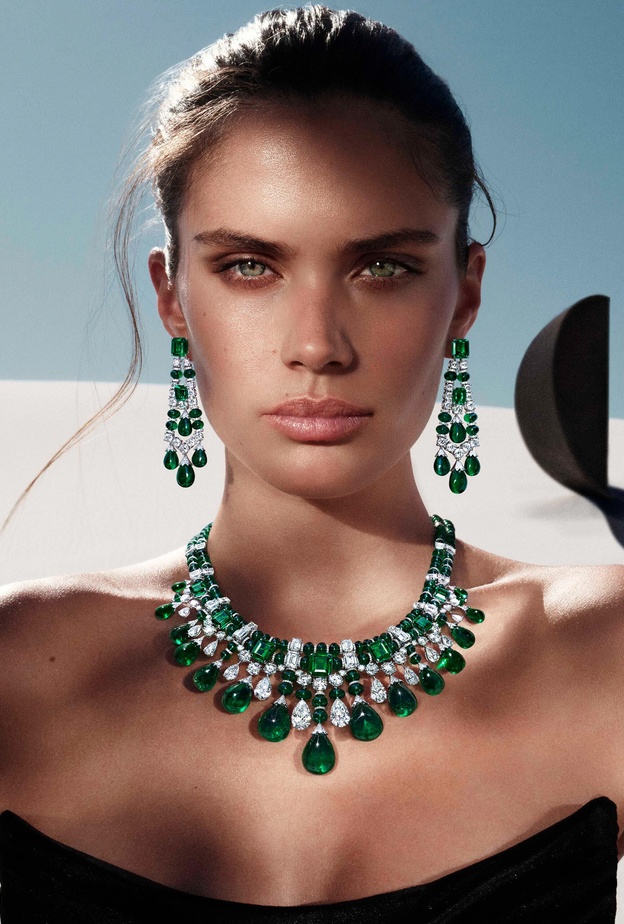 موديلات قلادات قصيرة من دار Graff