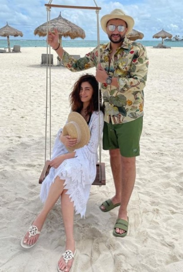 هاجر أحمد بصورة رومانسية مع زوجها في شهر العسل- الصورة من انستغرام هاجر