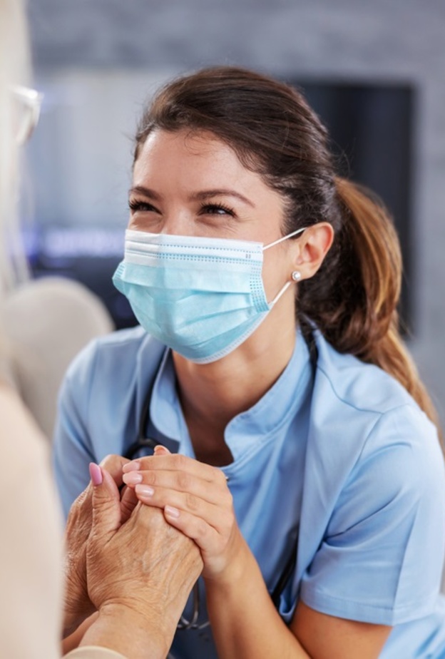 هل ينتهي فيروس كورونا بحلول الربيع بفضل أوميكرون