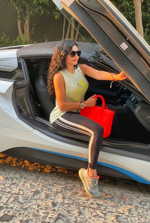 هيفاء وهبي بالبدلة الرياضية