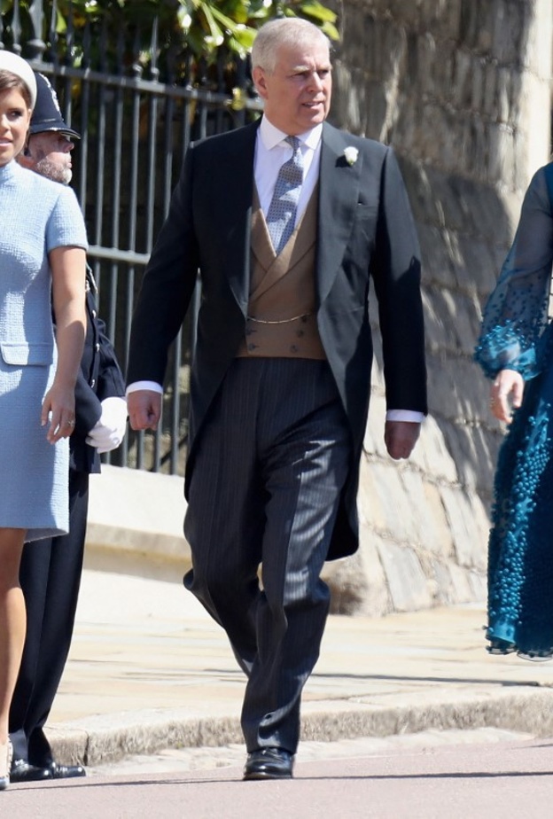 الأميرتان بياتريس ويوجين بعد تجريد والدهما الأمير أندرو من ألقابه الملكي