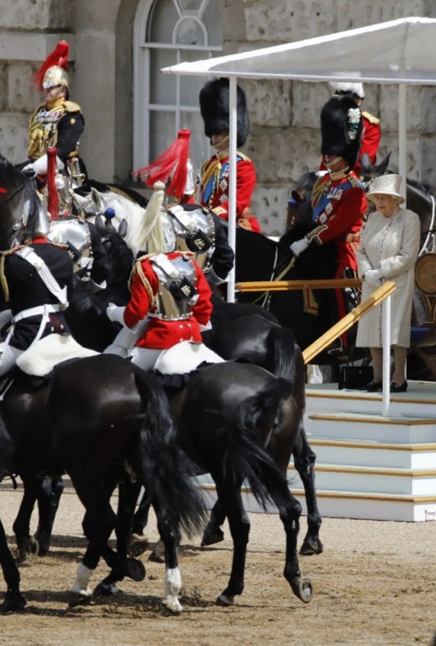 يمكنك حضور حفل عيد ميلاد ملكة بريطانيا Trooping the Colour
