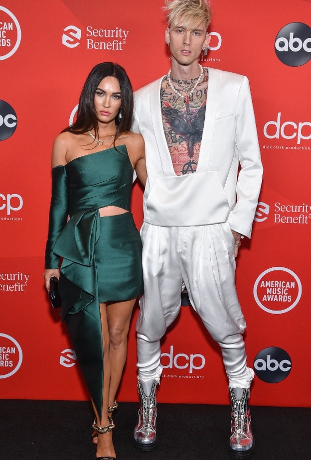 أجمل إطلالات ميغان فوكس وماشين غن كيلي بمناسبة إعلان خطوبتهما