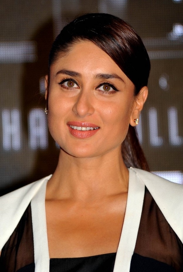 طريقة العناية بالبشرة للمرأة الأربعينية على خطى كارينا كابور