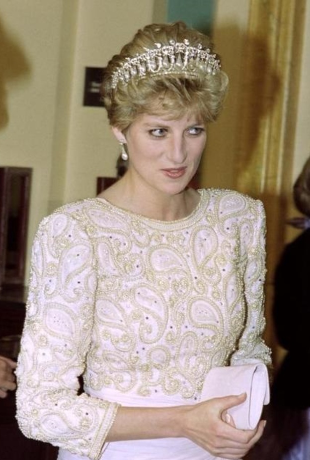 تاج الأميرة ديانا عقدة العشاق Cambridge Lover's Knot المفضل لديها