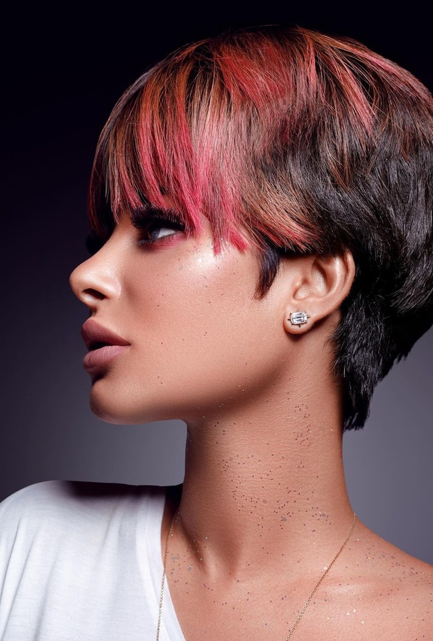 تسريحات شعر عصرية للصبايا مستوحاة من إطلالات غدير سلطان