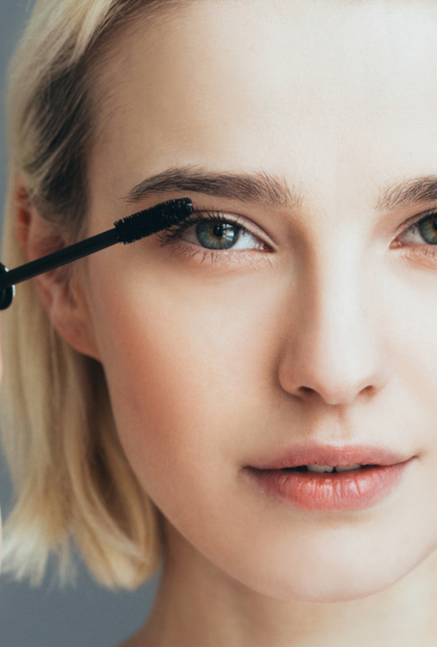 طريقة تحضير سيروم طبيعي لتطويل الرموش والحواجب